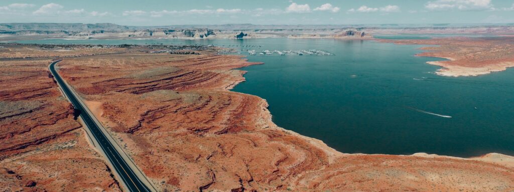 aerial view of lake powell and its shoreline which reveals the history of lake powell water levels